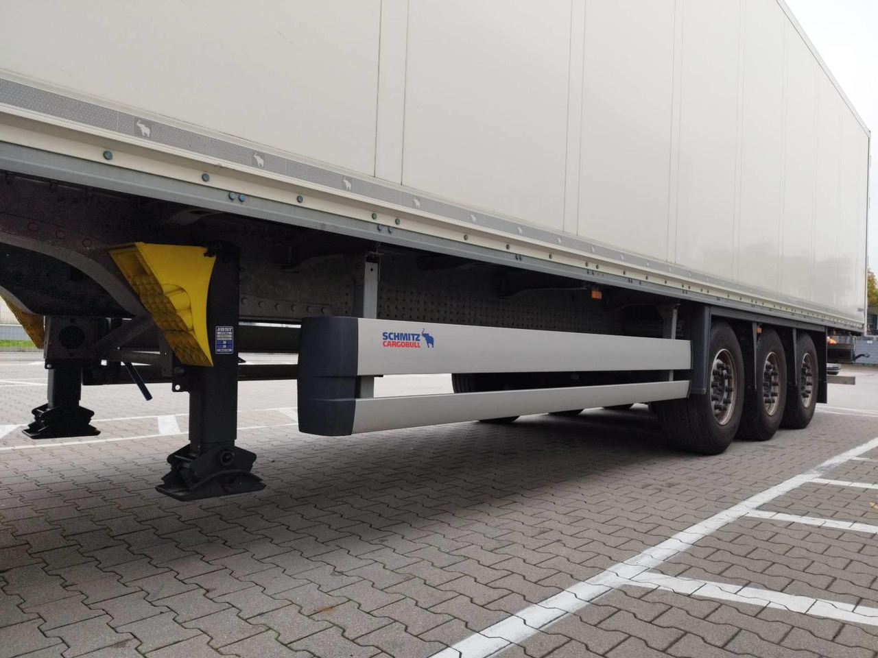 Schmitz Cargobull 3 axles xLiftachse - Semi-reboque isotérmico: foto 3 Schmitz Cargobull 3 axles xLiftachse - Semi-reboque isotérmico: foto 3