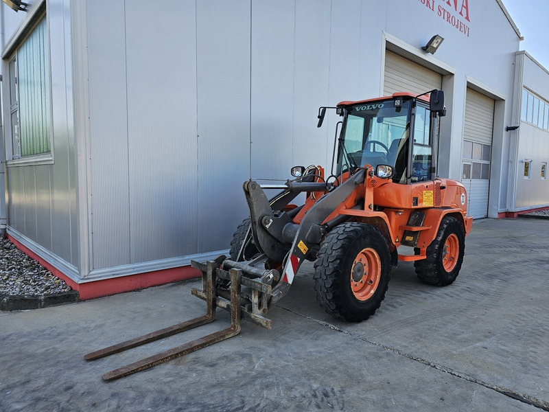 VOLVO L30G - Pá carregadora de rodas: foto 1 VOLVO L30G - Pá carregadora de rodas: foto 1