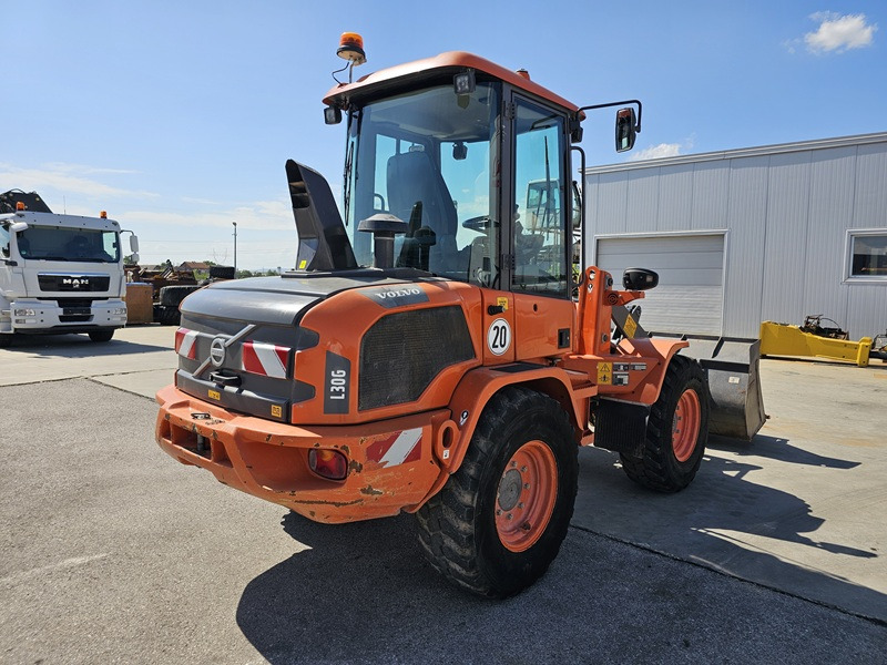 VOLVO L30G - Pá carregadora de rodas: foto 4 VOLVO L30G - Pá carregadora de rodas: foto 4