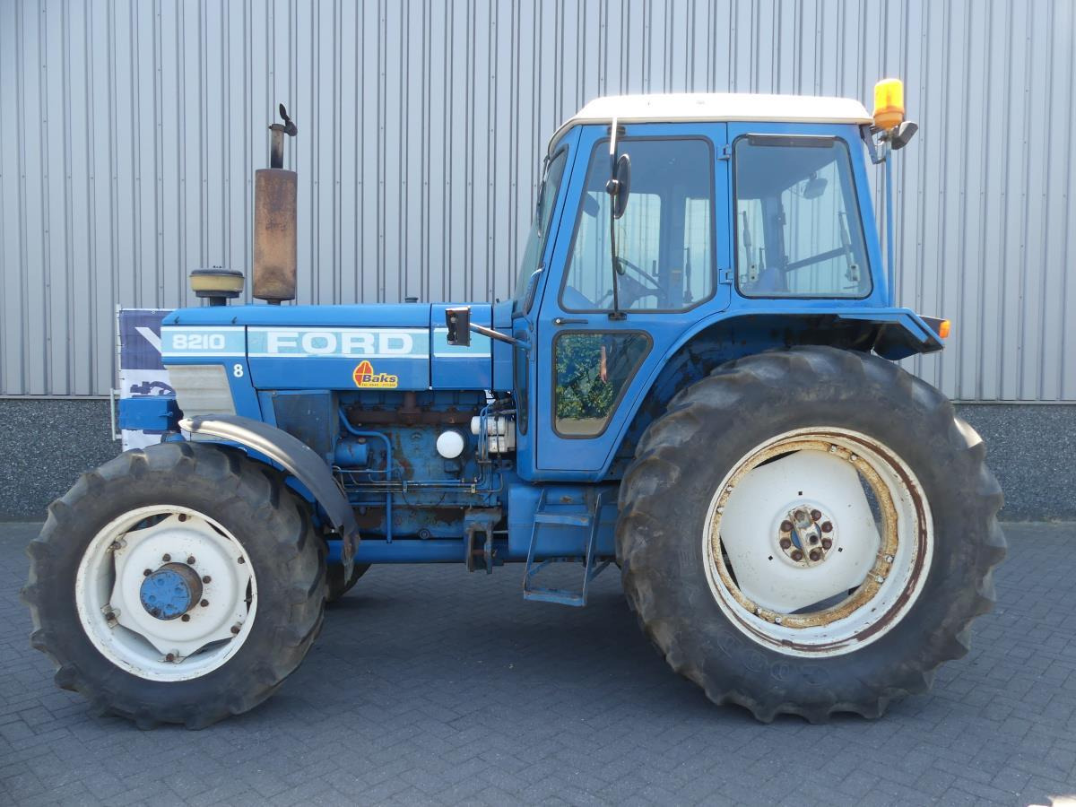 Ford 8210 - Trator: foto 3 Ford 8210 - Trator: foto 3