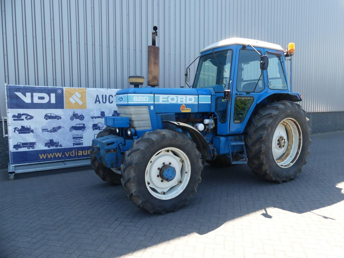 Ford 8210 - Trator: foto 2 Ford 8210 - Trator: foto 2
