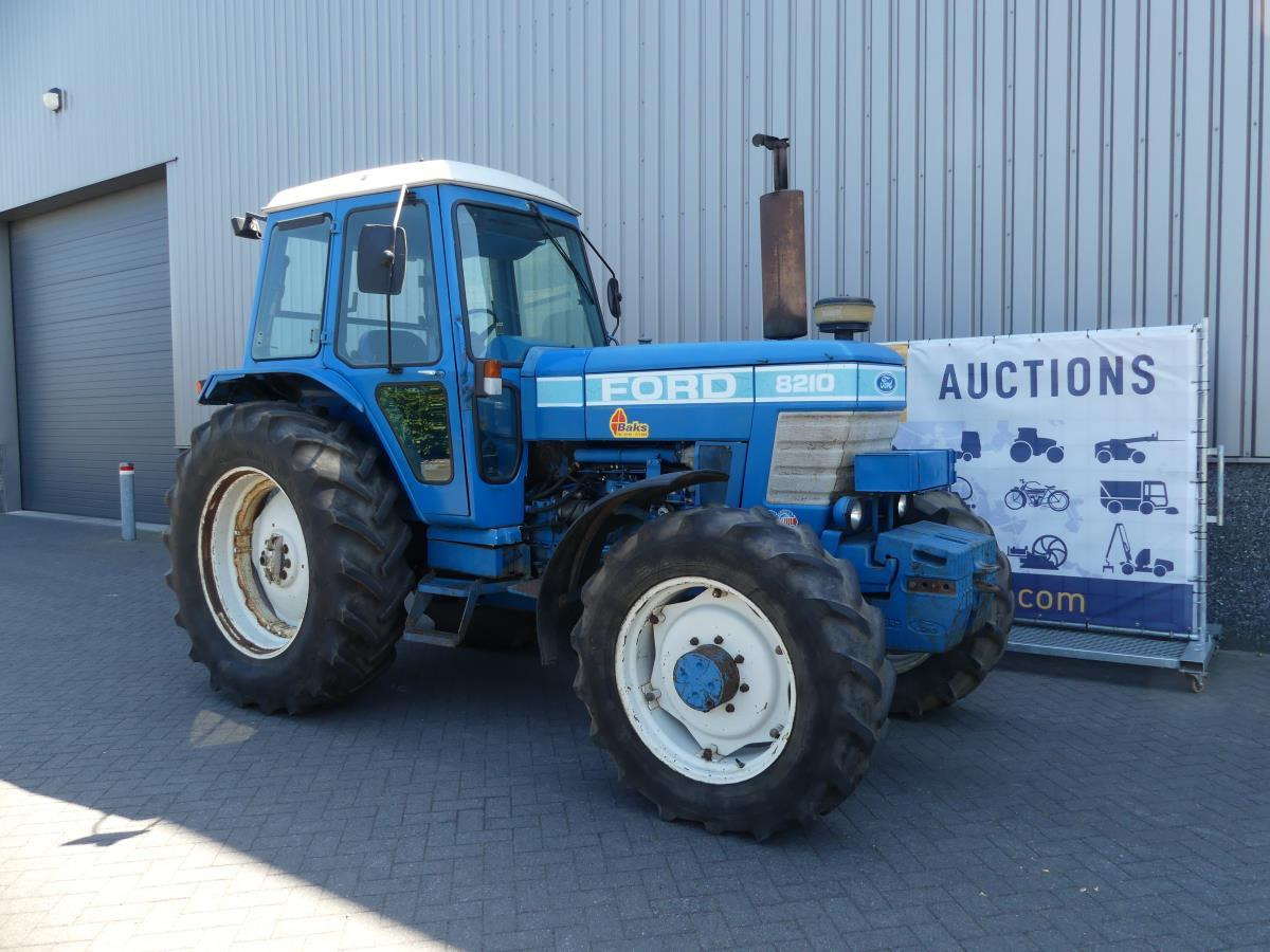 Ford 8210 - Trator: foto 5 Ford 8210 - Trator: foto 5