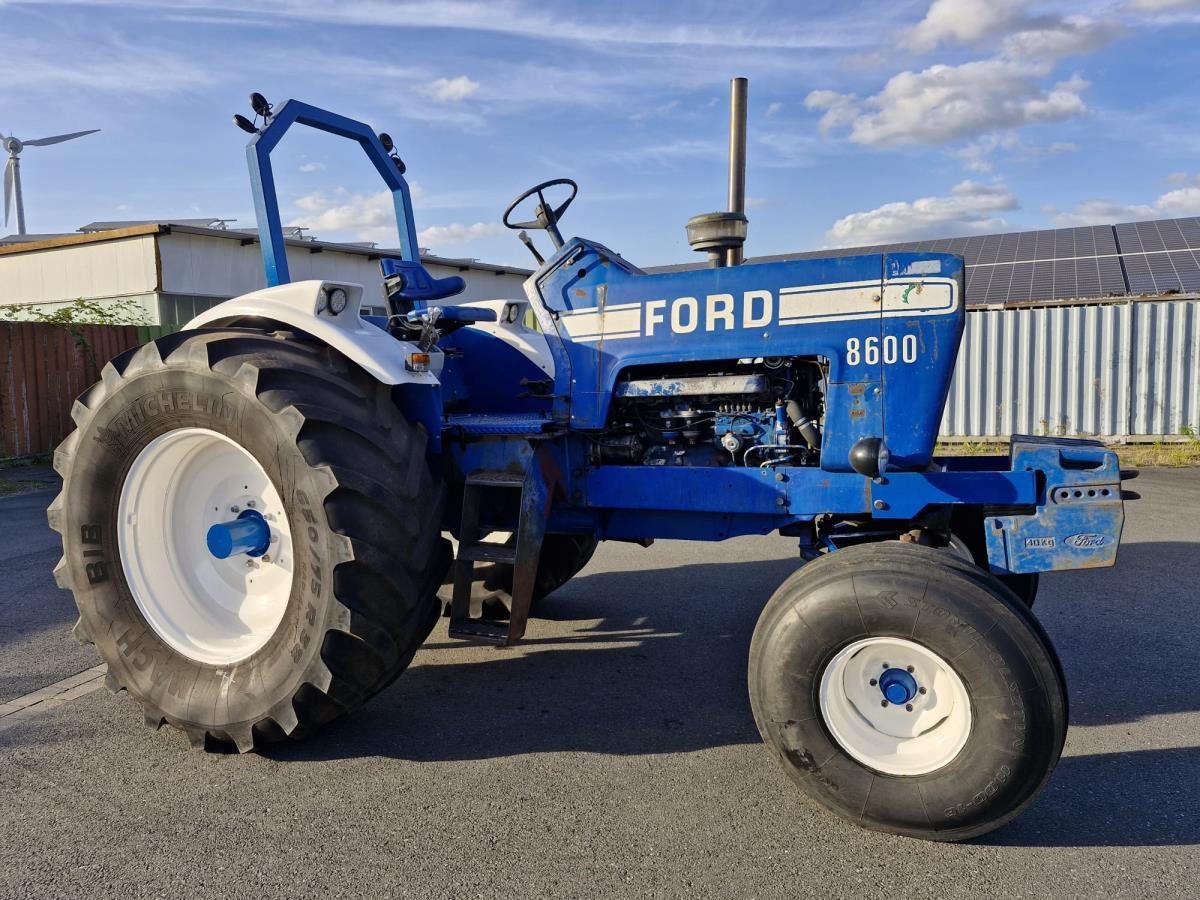 Ford 8600 - Trator: foto 1 Ford 8600 - Trator: foto 1