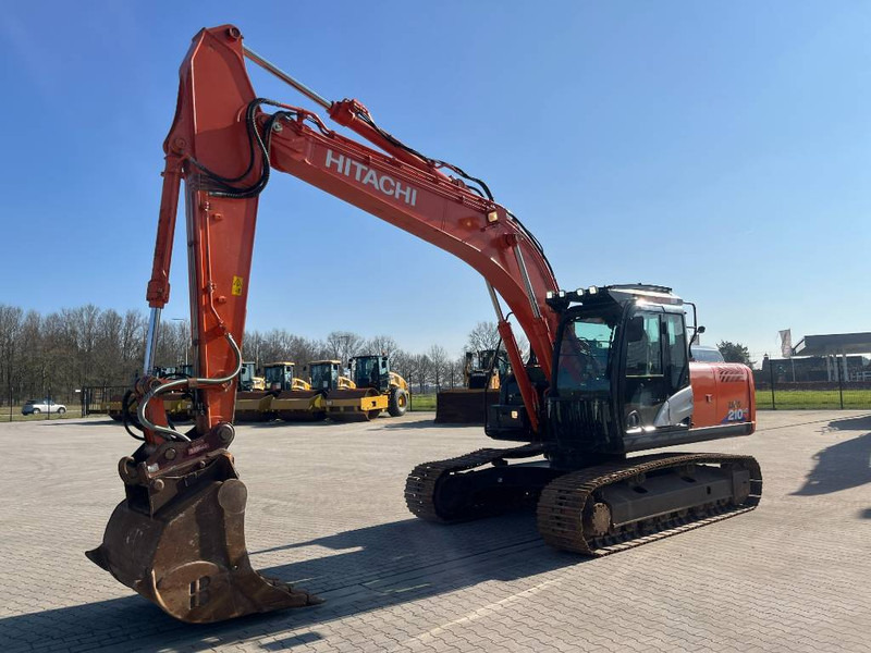 Hitachi ZX 210 LC-6 - Escavadora de rastos: foto 1 Hitachi ZX 210 LC-6 - Escavadora de rastos: foto 1