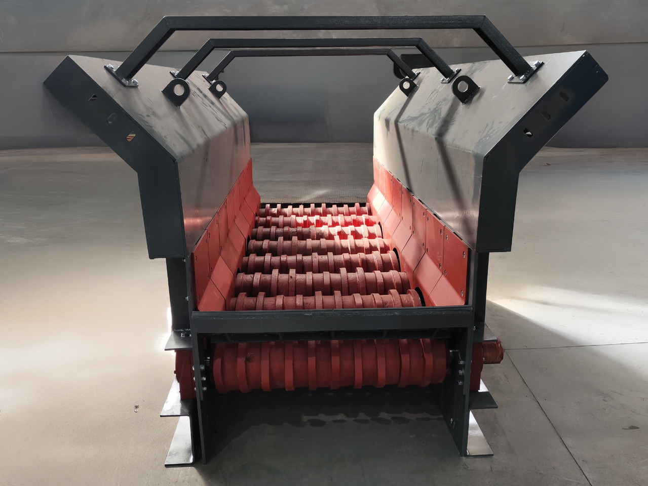 CONSTMACH Durable & Efficient Wobbler Feeder – Ideal for Primary Crushing Applications - Máquina de mineração: foto 1 CONSTMACH Durable & Efficient Wobbler Feeder – Ideal for Primary Crushing Applications - Máquina de mineração: foto 1