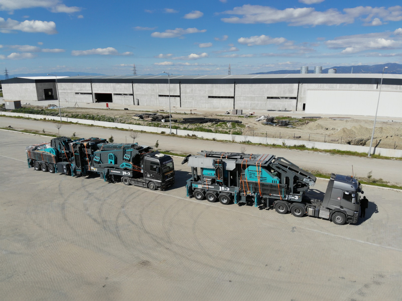 Constmach Installation Mobile De Concassage De Pierres D'une Capacité De 300 Tonnes - Britadeira móvel: foto 1 Constmach Installation Mobile De Concassage De Pierres D'une Capacité De 300 Tonnes - Britadeira móvel: foto 1