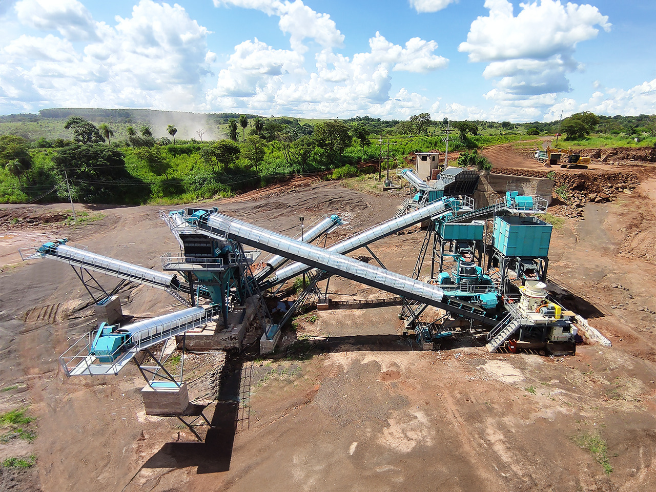 Constmach Installation Stationnaire de Concassage et de Criblage de Pierres 50 à 1 000 TPH - Britador: foto 2 Constmach Installation Stationnaire de Concassage et de Criblage de Pierres 50 à 1 000 TPH - Britador: foto 2