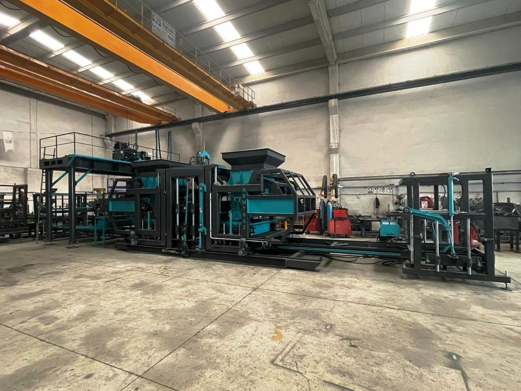 Constmach Machine à Fabriquer des Briquettes BS-42 (Machine à Fabriquer des Blocs de Béton) - Máquina de fazer bloco: foto 3 Constmach Machine à Fabriquer des Briquettes BS-42 (Machine à Fabriquer des Blocs de Béton) - Máquina de fazer bloco: foto 3