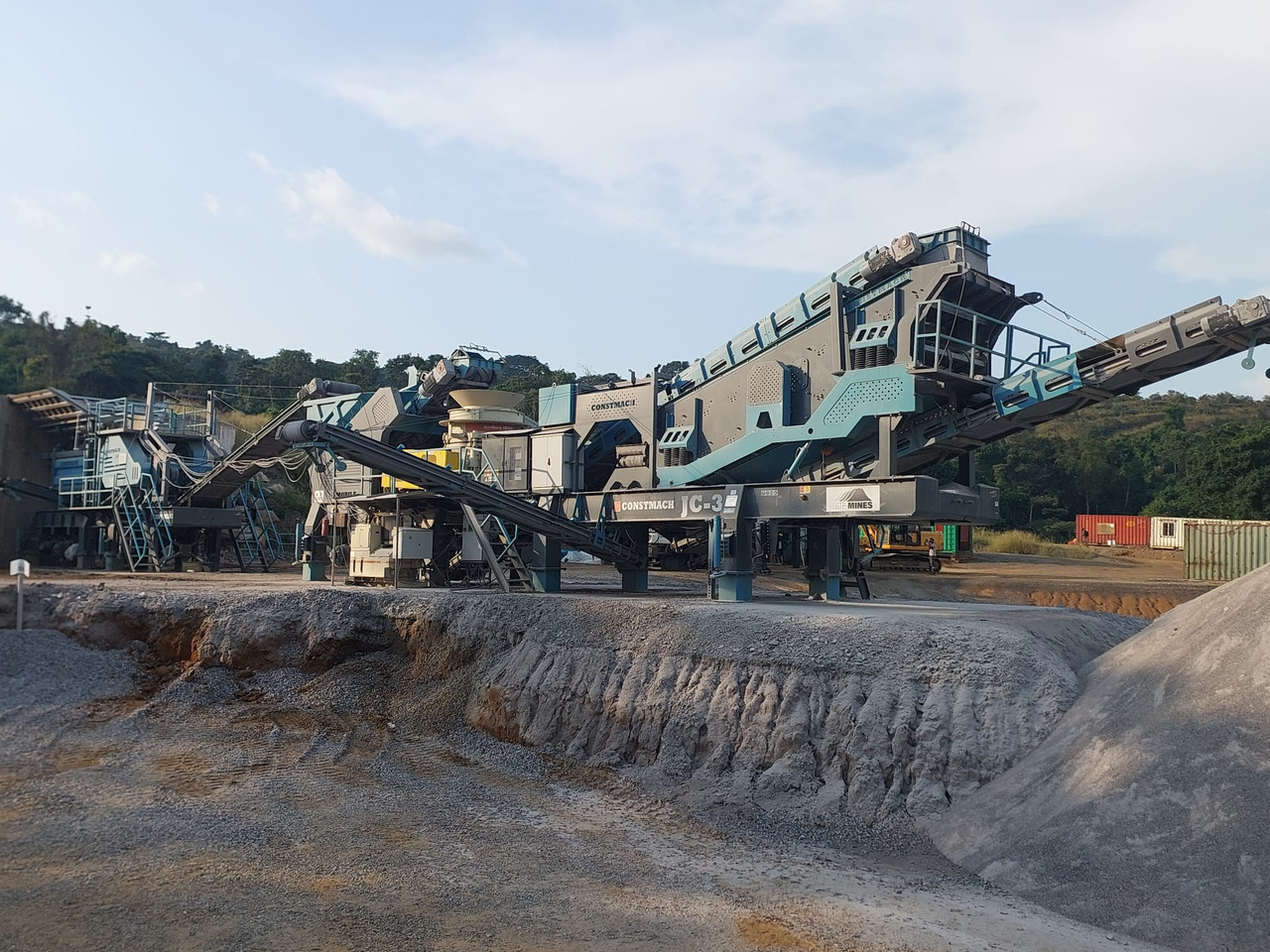 Constmach Mobile Jaw Crushing Plant With A Capacity Of 250 To 300 T/h - Britadeira móvel: foto 1 Constmach Mobile Jaw Crushing Plant With A Capacity Of 250 To 300 T/h - Britadeira móvel: foto 1