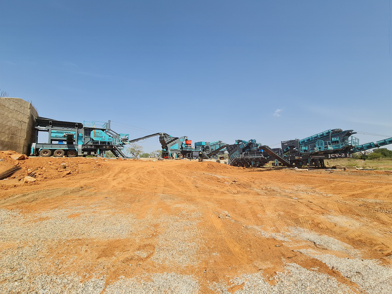 Constmach Mobile Stone Crushing Plant With A Capacity Of 150 T/h Delivered From Stock - Britadeira móvel: foto 1 Constmach Mobile Stone Crushing Plant With A Capacity Of 150 T/h Delivered From Stock - Britadeira móvel: foto 1