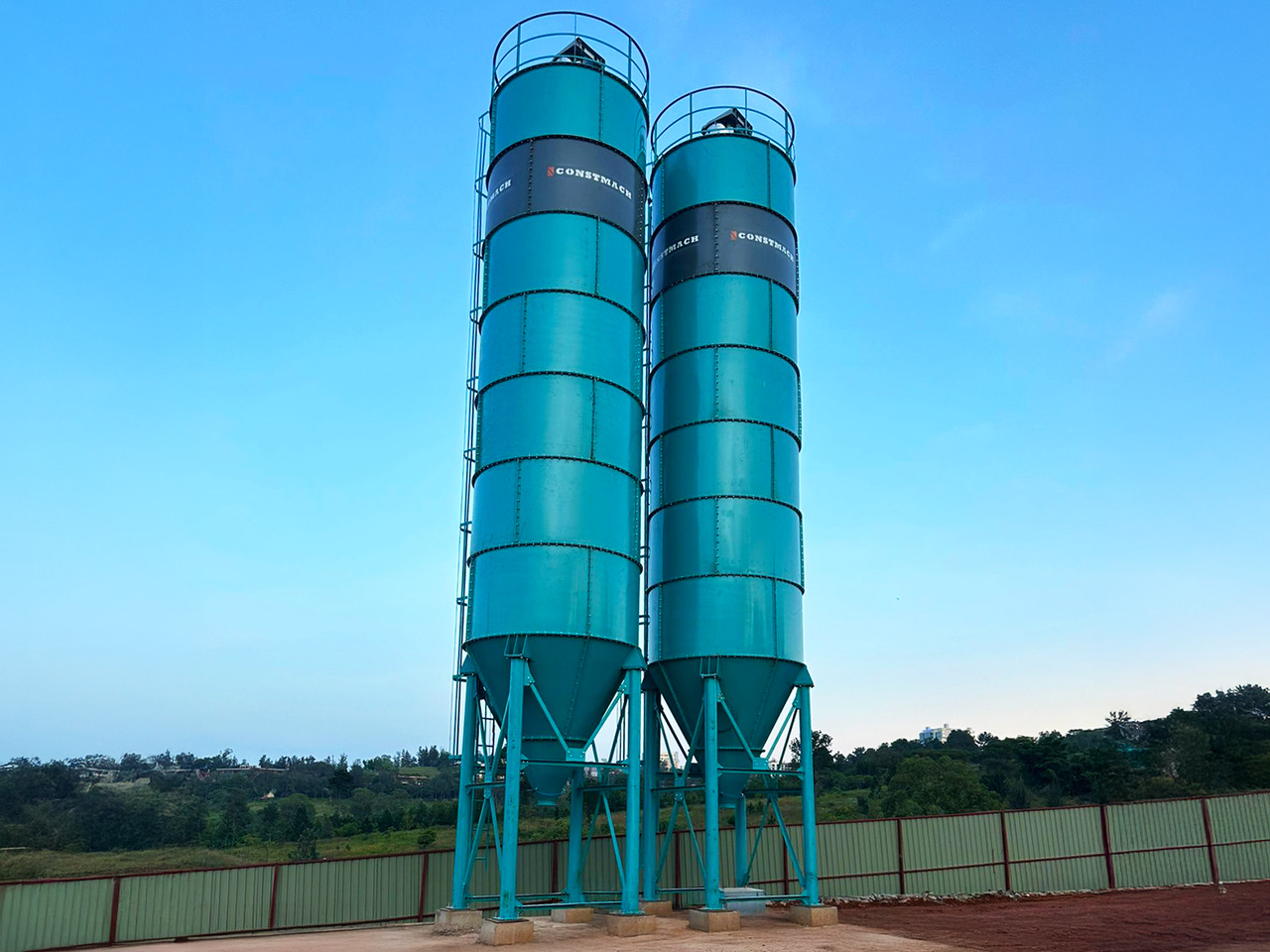Constmach Silo à Ciment d'une Capacité de 100 Tonnes - Silo de cimento: foto 1 Constmach Silo à Ciment d'une Capacité de 100 Tonnes - Silo de cimento: foto 1