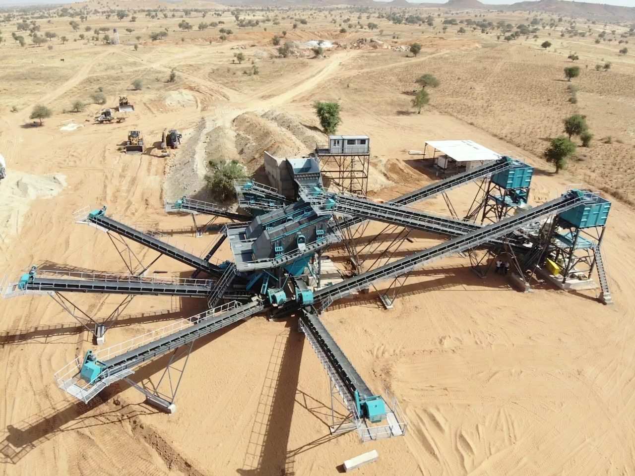 Constmach Stationary Stone Crushing and Screening Plant 50 to 1,000 TPH - Britador: foto 5 Constmach Stationary Stone Crushing and Screening Plant 50 to 1,000 TPH - Britador: foto 5