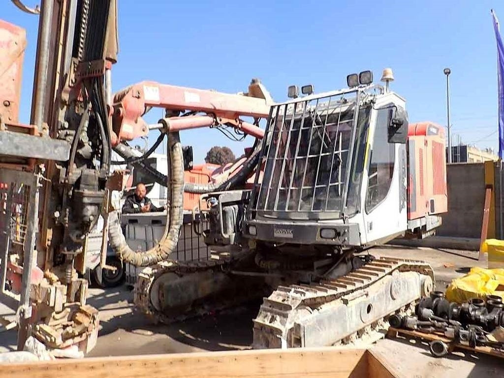 Sandvik DX800 - Máquina de perfuração: foto 1 Sandvik DX800 - Máquina de perfuração: foto 1