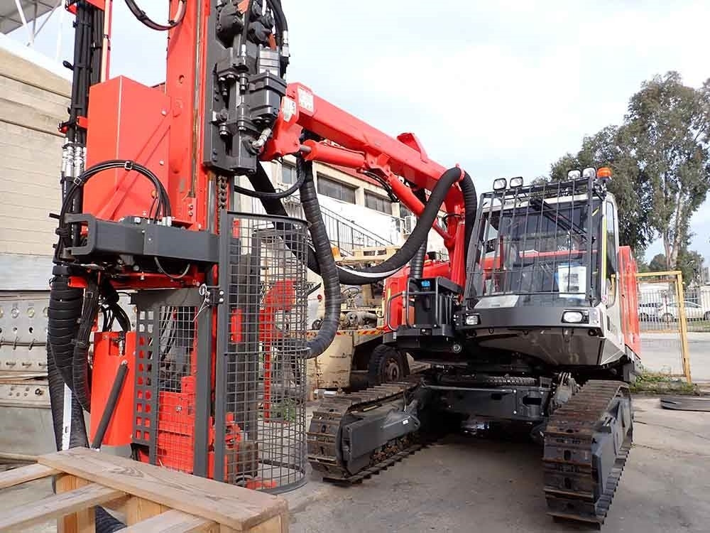 Sandvik DX800 - Máquina de perfuração: foto 1 Sandvik DX800 - Máquina de perfuração: foto 1