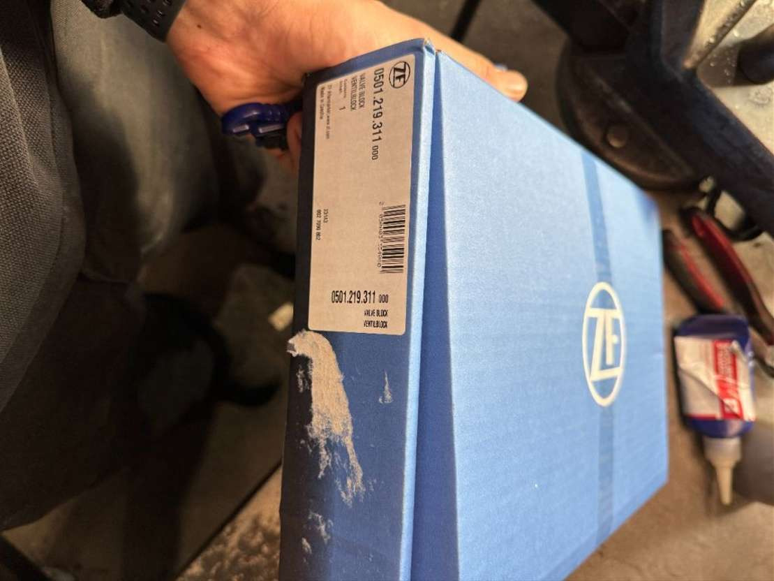 ZF Ventilblock fr 16S Getriebe MAN Iveco - Válvula para Camião: foto 1 ZF Ventilblock fr 16S Getriebe MAN Iveco - Válvula para Camião: foto 1