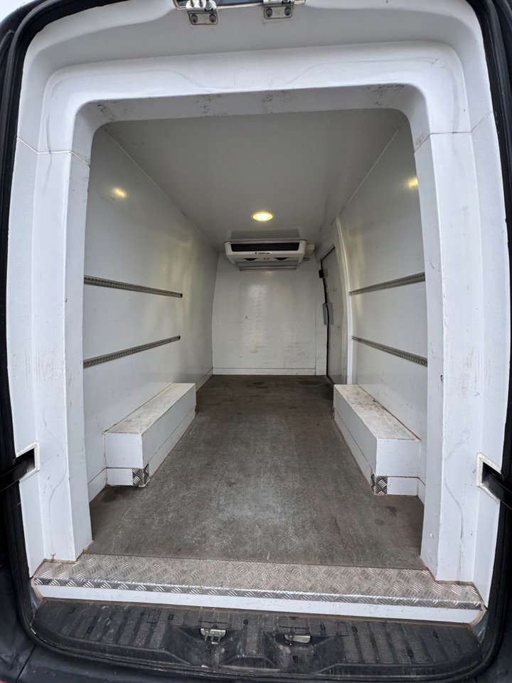 Volkswagen Crafter Kasten 35 mittel L2H2 Hochdach - Carrinha frigorífica: foto 4 Volkswagen Crafter Kasten 35 mittel L2H2 Hochdach - Carrinha frigorífica: foto 4