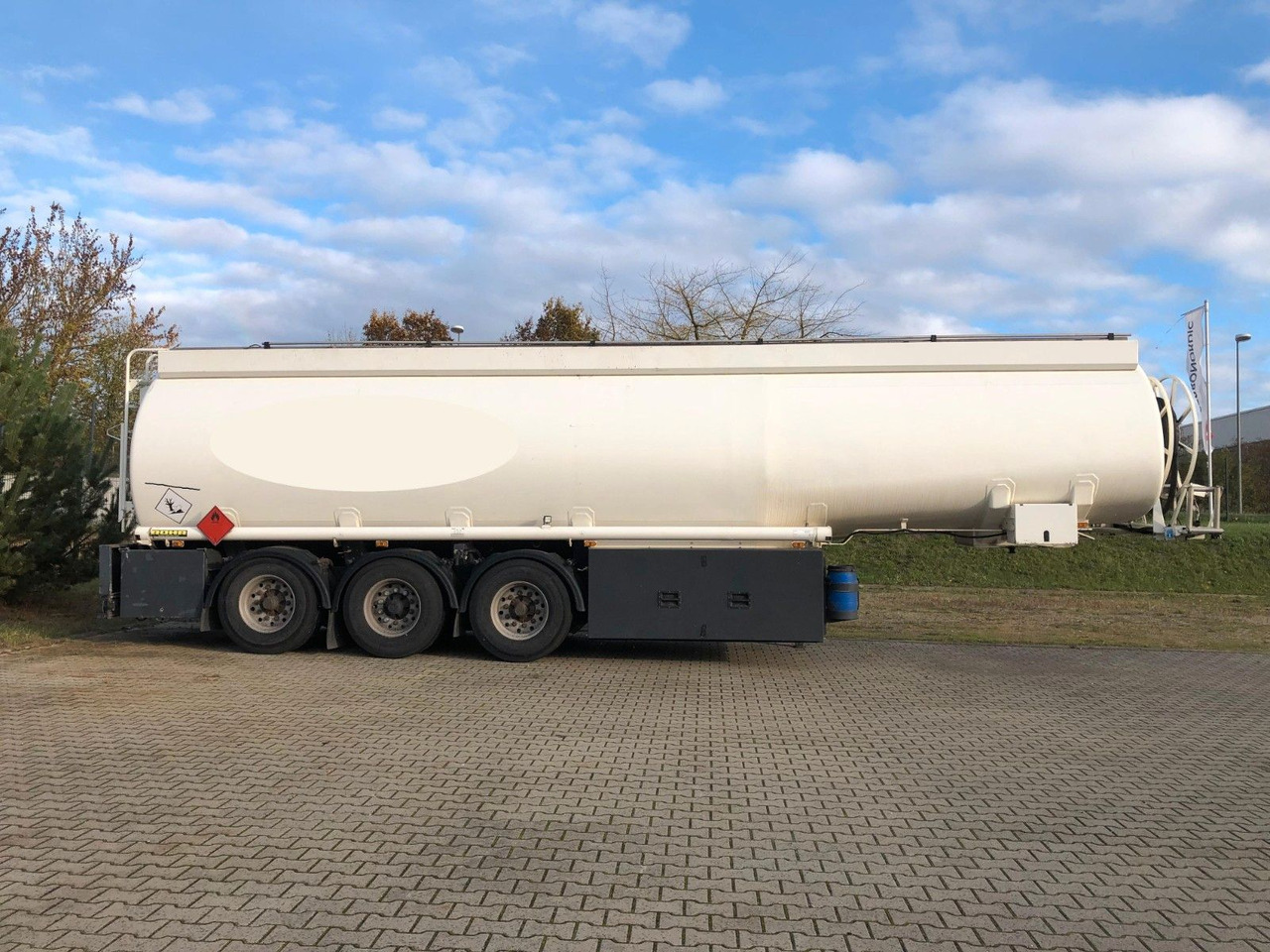 ROHR TAL-A-ZE 4Kammern*ADR*BENZIN*DIESEL*HEIZÖL - Semi-reboque cisterna: foto 4 ROHR TAL-A-ZE 4Kammern*ADR*BENZIN*DIESEL*HEIZÖL - Semi-reboque cisterna: foto 4