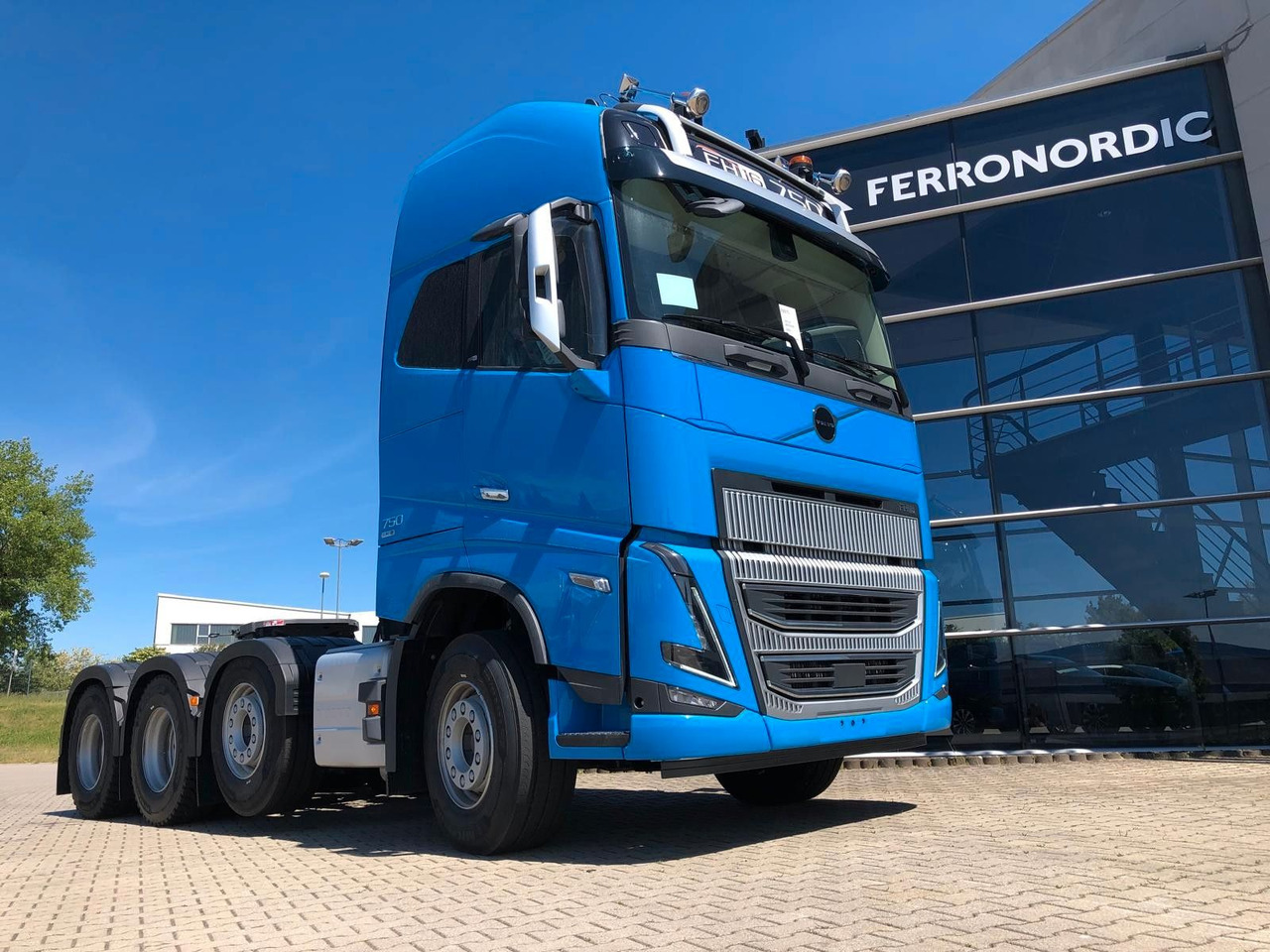 Volvo FH16 750 XL 8x4 Tridem*100T*Kriechgänge*Retarder Volvo FH16 750 XL 8x4 Tridem*100T*Kriechgänge*Retarder - Tractor: foto 1 Volvo FH16 750 XL 8x4 Tridem*100T*Kriechgänge*Retarder Volvo FH16 750 XL 8x4 Tridem*100T*Kriechgänge*Retarder - Tractor: foto 1
