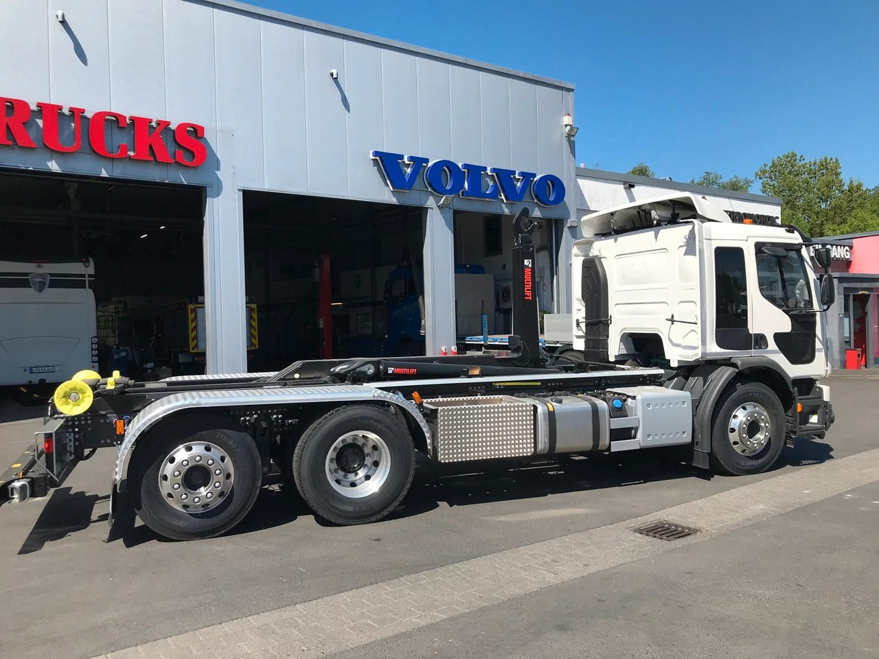 Volvo FE 320 6x2 - Camião polibenne: foto 2 Volvo FE 320 6x2 - Camião polibenne: foto 2