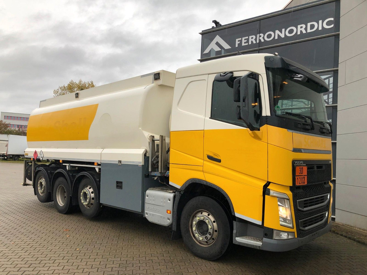 Volvo FH420 Tridem*ADR*3 Kammern 26700LT*ROHR*Sening - Camião cisterna: foto 1 Volvo FH420 Tridem*ADR*3 Kammern 26700LT*ROHR*Sening - Camião cisterna: foto 1