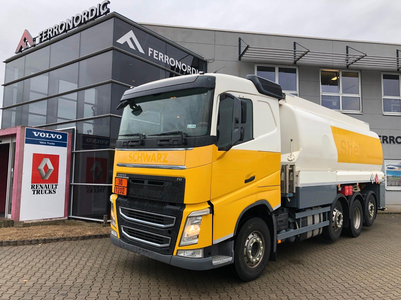 Volvo FH420 Tridem*ADR*3 Kammern 26700LT*ROHR*Sening - Camião cisterna: foto 5 Volvo FH420 Tridem*ADR*3 Kammern 26700LT*ROHR*Sening - Camião cisterna: foto 5