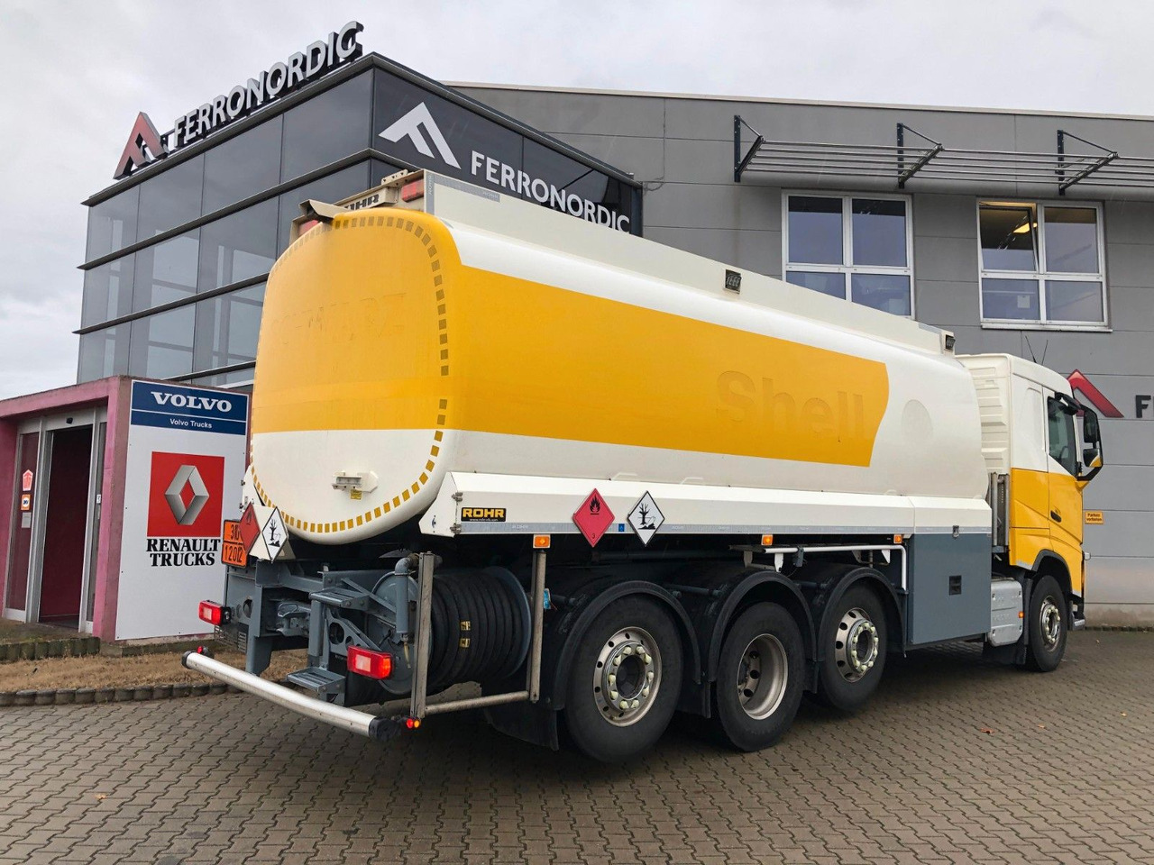 Volvo FH420 Tridem*ADR*3 Kammern 26700LT*ROHR*Sening - Camião cisterna: foto 2 Volvo FH420 Tridem*ADR*3 Kammern 26700LT*ROHR*Sening - Camião cisterna: foto 2