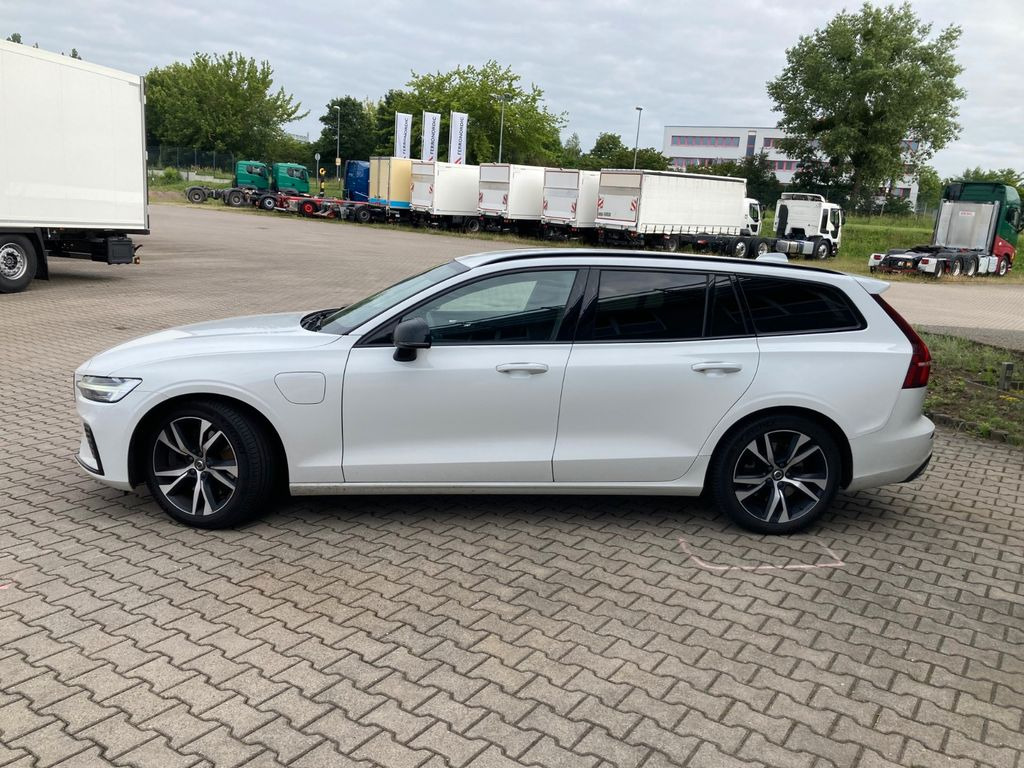 Volvo V60 T6 AWD R-Design Expression Recharge Plug-In Volvo V60 T6 AWD R-Design Expression Recharge Plug-In - Carrinha: foto 2 Volvo V60 T6 AWD R-Design Expression Recharge Plug-In Volvo V60 T6 AWD R-Design Expression Recharge Plug-In - Carrinha: foto 2
