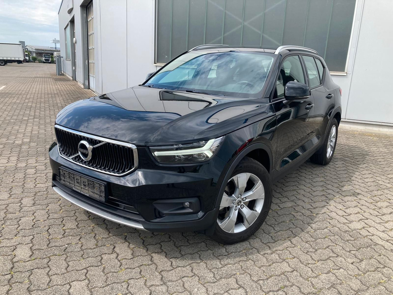 Volvo XC 40 D3 Momentum Pro AWD - SUV: foto 1 Volvo XC 40 D3 Momentum Pro AWD - SUV: foto 1