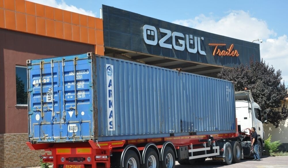 Özgül 40 FT TIPPING CONTAINER CHASSIS AINER CARRIER - Semi-reboque transportador de contêineres/ Caixa móvel: foto 2 Özgül 40 FT TIPPING CONTAINER CHASSIS AINER CARRIER - Semi-reboque transportador de contêineres/ Caixa móvel: foto 2