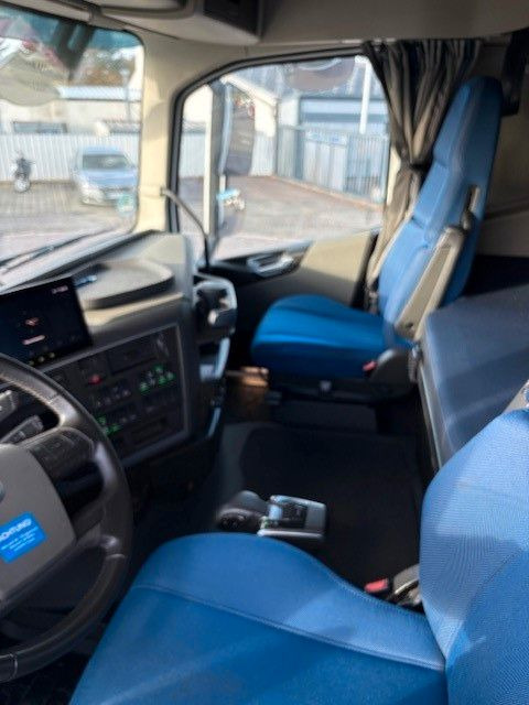 Tractor Volvo FH500 4x2T Schubbodenhydraulik: foto 9