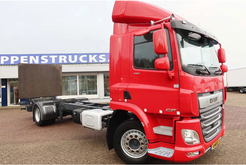 DAF CF 290 FA Chassis + 2500 KG Dhollandia laadklep - Camião chassi: foto 2 DAF CF 290 FA Chassis + 2500 KG Dhollandia laadklep - Camião chassi: foto 2
