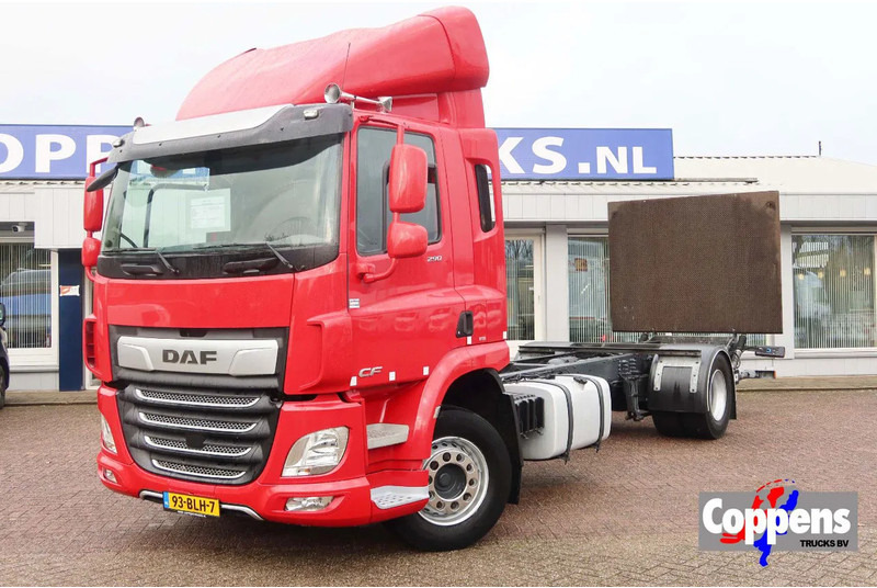 DAF CF 290 FA Chassis + 2500 KG Dhollandia laadklep - Camião chassi: foto 1 DAF CF 290 FA Chassis + 2500 KG Dhollandia laadklep - Camião chassi: foto 1
