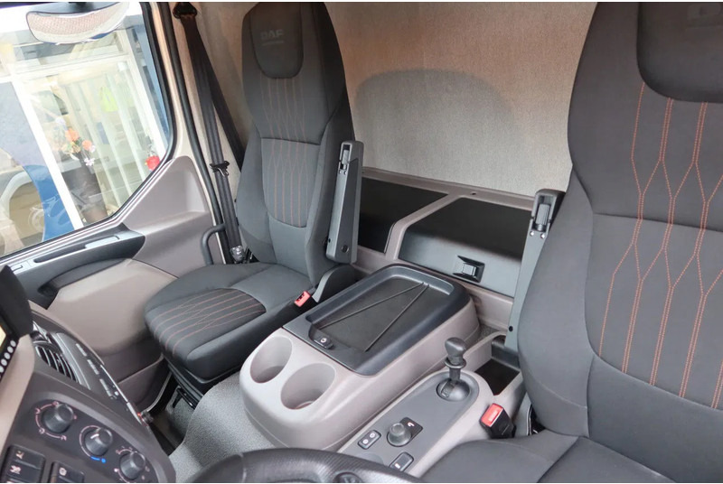 DAF LF 210 Bakwagen+ Dhollandia 1500 kg Comfort cabine - Camião furgão: foto 5 DAF LF 210 Bakwagen+ Dhollandia 1500 kg Comfort cabine - Camião furgão: foto 5