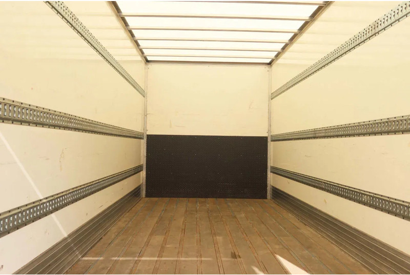 DAF LF 210 FA Bakwagen + Dhollandia 2000 kg klep extra accu set, 3x bindrail + stang. - Camião furgão: foto 4 DAF LF 210 FA Bakwagen + Dhollandia 2000 kg klep extra accu set, 3x bindrail + stang. - Camião furgão: foto 4