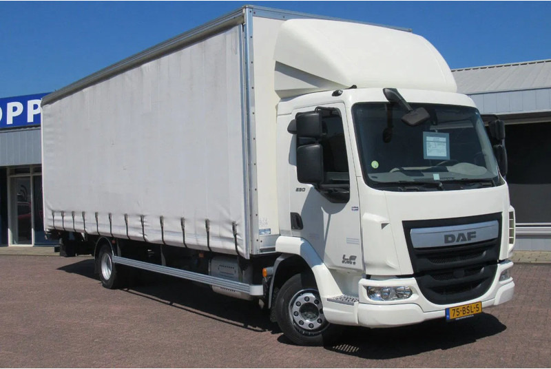 DAF LF 250 250 bak + klep + schuifzeil E6 - Camião de lona: foto 2 DAF LF 250 250 bak + klep + schuifzeil E6 - Camião de lona: foto 2