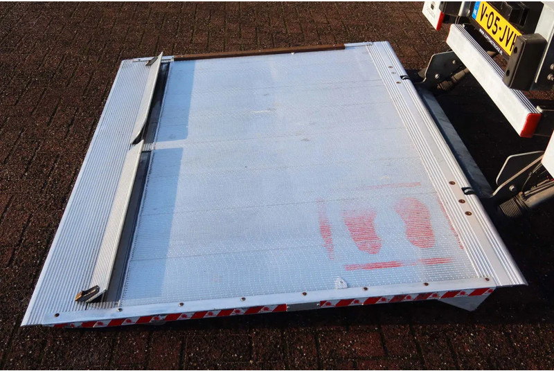 Iveco Daily 35C16 Carrier Xarios 350 Koel+Vries+verwarmen + stekker 220 volt, Dhollandia 750 kg klep - Carrinha frigorífica: foto 5 Iveco Daily 35C16 Carrier Xarios 350 Koel+Vries+verwarmen + stekker 220 volt, Dhollandia 750 kg klep - Carrinha frigorífica: foto 5