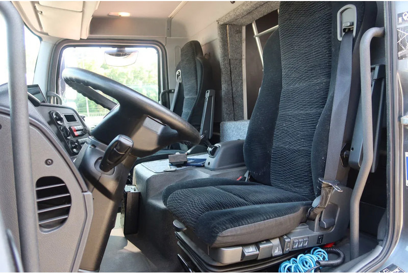 Mercedes-Benz Atego 816 L 3 Paarden/4 Ponies Nieuwe APK + nieuwe accu. - Camião de transporte de cavalos: foto 5 Mercedes-Benz Atego 816 L 3 Paarden/4 Ponies Nieuwe APK + nieuwe accu. - Camião de transporte de cavalos: foto 5