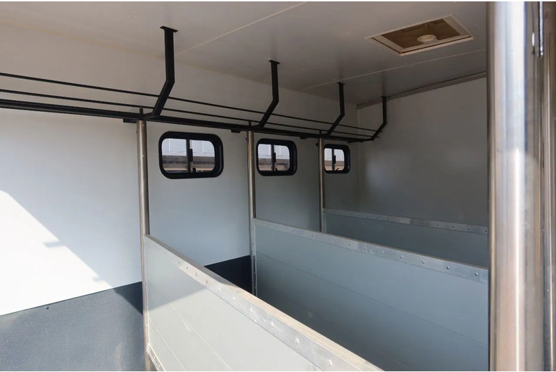 Mercedes-Benz Atego 816 L 3 Paarden/4 Ponies Nieuwe APK + nieuwe accu. - Camião de transporte de cavalos: foto 3 Mercedes-Benz Atego 816 L 3 Paarden/4 Ponies Nieuwe APK + nieuwe accu. - Camião de transporte de cavalos: foto 3