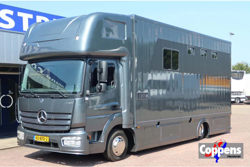 Mercedes-Benz Atego 816 L 3 Paarden/4 Ponies Nieuwe APK + nieuwe accu. - Camião de transporte de cavalos: foto 1 Mercedes-Benz Atego 816 L 3 Paarden/4 Ponies Nieuwe APK + nieuwe accu. - Camião de transporte de cavalos: foto 1