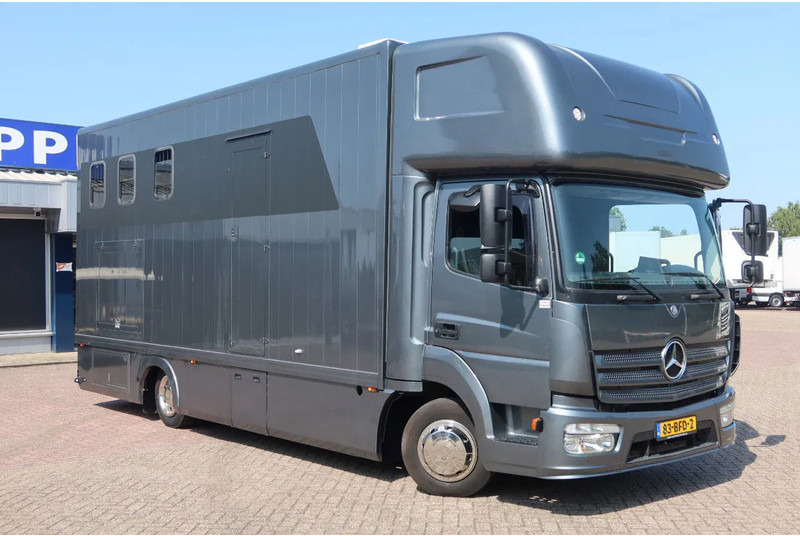 Mercedes-Benz Atego 816 L 3 Paarden/4 Ponies Nieuwe APK + nieuwe accu. - Camião de transporte de cavalos: foto 2 Mercedes-Benz Atego 816 L 3 Paarden/4 Ponies Nieuwe APK + nieuwe accu. - Camião de transporte de cavalos: foto 2