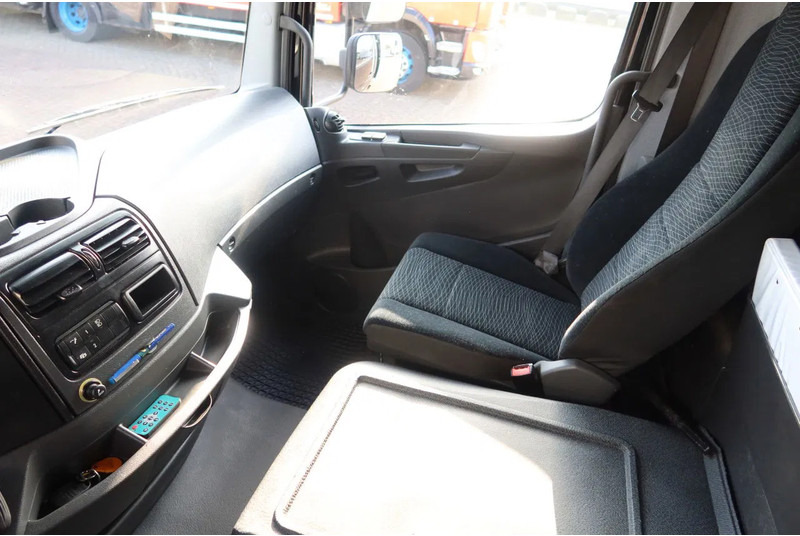 Mercedes-Benz Atego 818 818 L Bak+ Klep 1500 kg. Geisoleerd dak - Camião furgão: foto 5 Mercedes-Benz Atego 818 818 L Bak+ Klep 1500 kg. Geisoleerd dak - Camião furgão: foto 5