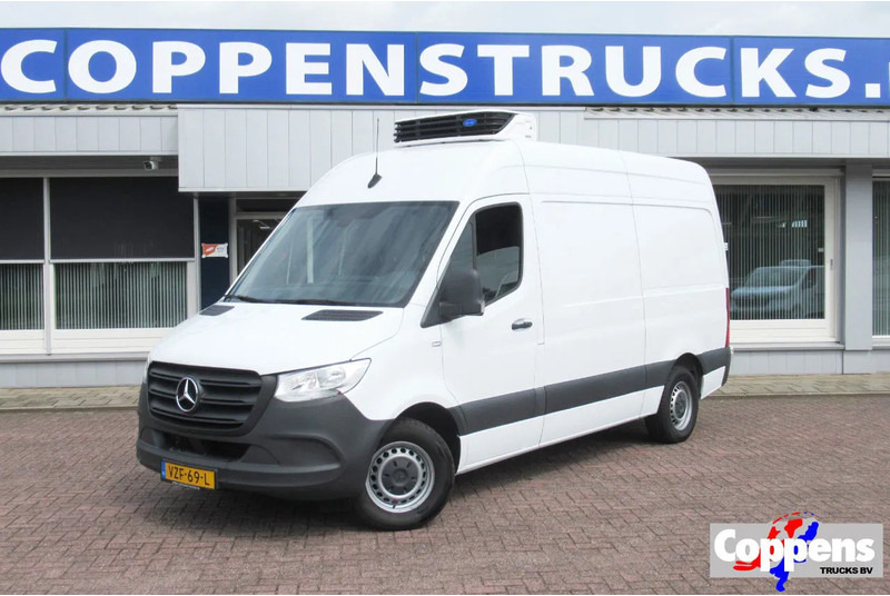 Mercedes-Benz Sprinter 317 CDI Koel / Vries/ verwarmen Carrier Xarios 350 + 220 volt nacht stekkerL2/H2 - Carrinha frigorífica: foto 1 Mercedes-Benz Sprinter 317 CDI Koel / Vries/ verwarmen Carrier Xarios 350 + 220 volt nacht stekkerL2/H2 - Carrinha frigorífica: foto 1