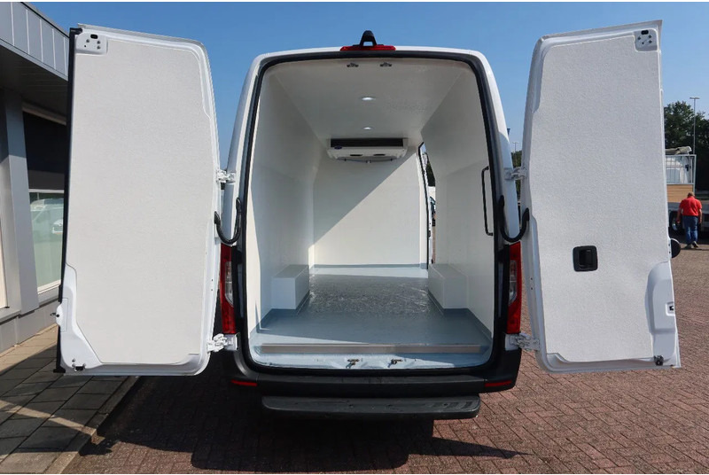 Mercedes-Benz Sprinter 317 Koel/Vries/Verwarmen met nachtaansluiting 220 volt. AUTOMAAT! - Carrinha frigorífica: foto 4 Mercedes-Benz Sprinter 317 Koel/Vries/Verwarmen met nachtaansluiting 220 volt. AUTOMAAT! - Carrinha frigorífica: foto 4
