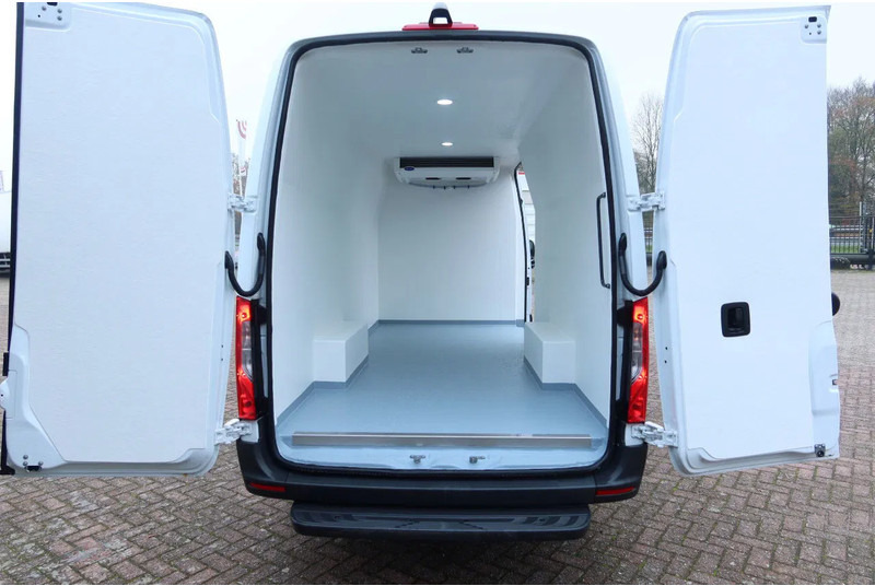 Mercedes-Benz Sprinter 317 Koel/Vries/verwarmen Carrier Xarios 350 + 220 volt nacht aansluiting - Carrinha frigorífica: foto 4 Mercedes-Benz Sprinter 317 Koel/Vries/verwarmen Carrier Xarios 350 + 220 volt nacht aansluiting - Carrinha frigorífica: foto 4