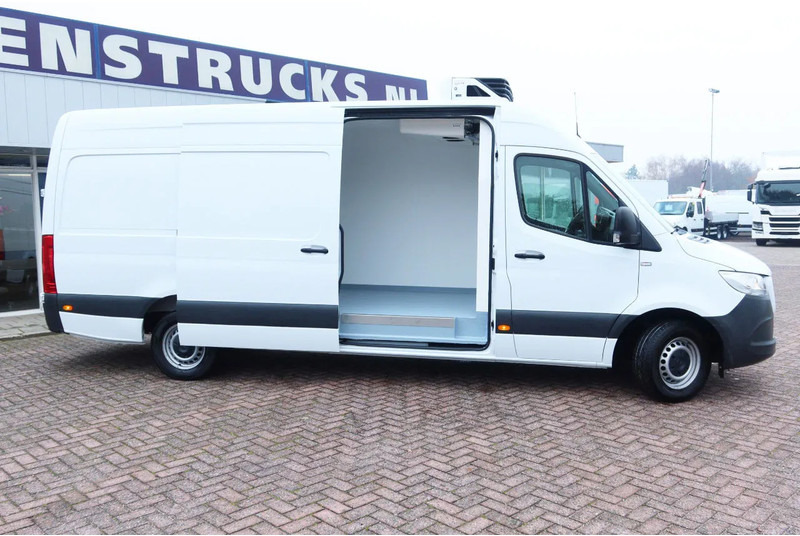 Mercedes-Benz Sprinter 317 Koel/Vries/verwarmen Carrier Xarios 350 + 220 volt nacht aansluiting - Carrinha frigorífica: foto 3 Mercedes-Benz Sprinter 317 Koel/Vries/verwarmen Carrier Xarios 350 + 220 volt nacht aansluiting - Carrinha frigorífica: foto 3
