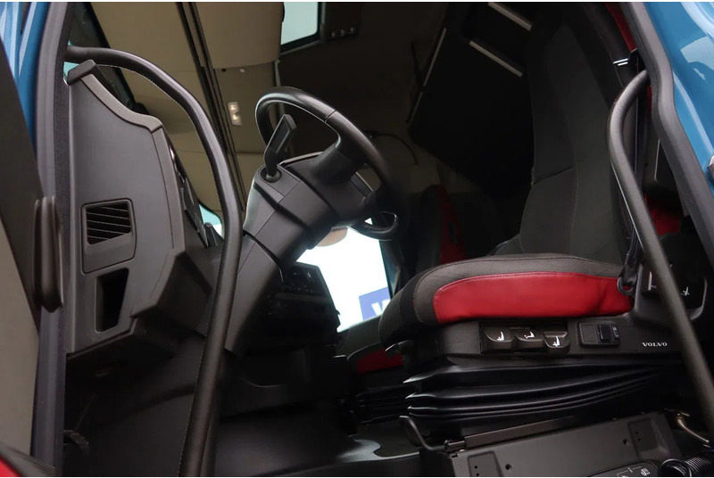 Volvo FH 460 Hooklift 8x2 Haakarm. 3x Steering axle - Camião com sistema de cabo: foto 5 Volvo FH 460 Hooklift 8x2 Haakarm. 3x Steering axle - Camião com sistema de cabo: foto 5