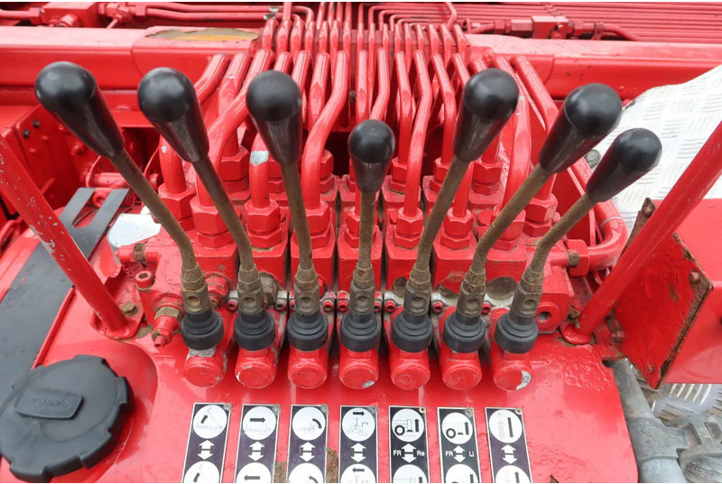 Volvo FH 460 Hooklift 8x2 Haakarm. 3x Steering axle - Camião com sistema de cabo: foto 4 Volvo FH 460 Hooklift 8x2 Haakarm. 3x Steering axle - Camião com sistema de cabo: foto 4