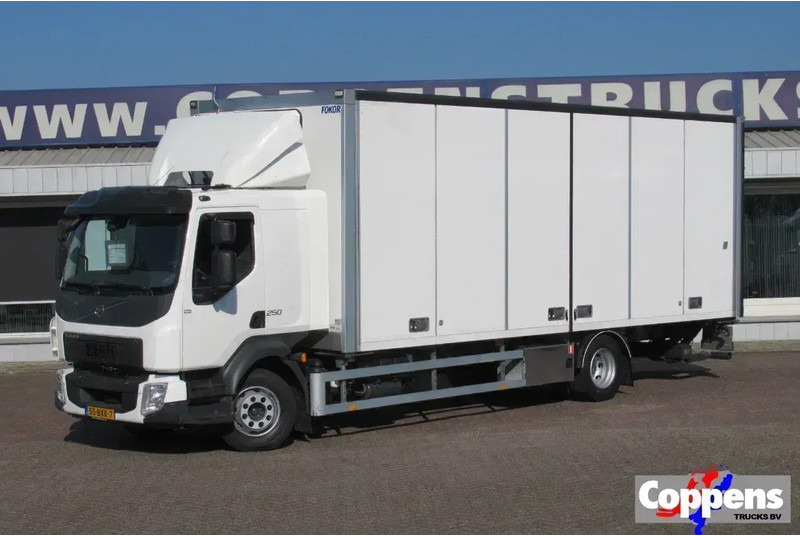 Volvo FL 250 Bakwagen + 6 deuren + Laadklep 2000 kg - Camião furgão: foto 1 Volvo FL 250 Bakwagen + 6 deuren + Laadklep 2000 kg - Camião furgão: foto 1