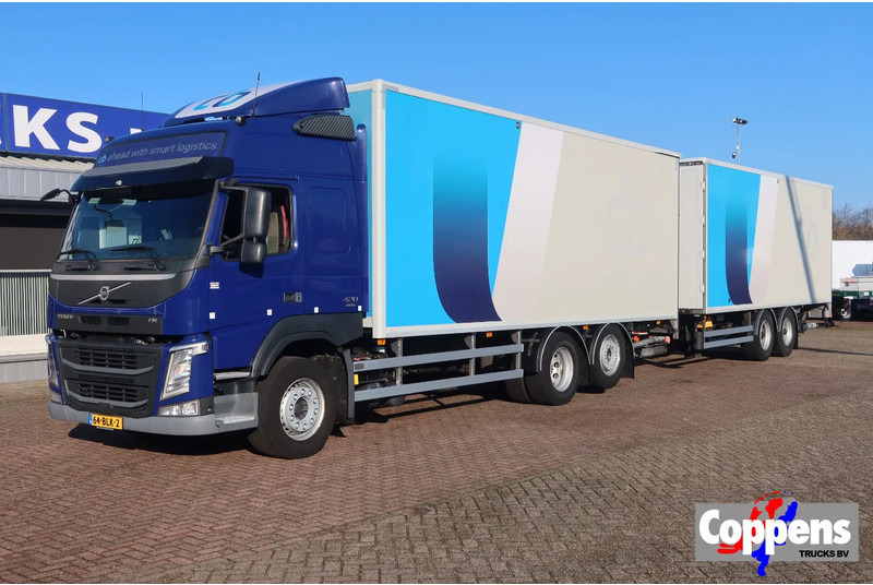 Volvo FM 420 6x2 Bak + Dhollandia klep 1500 kg + Aanhanger 94-WS-TS - Camião furgão: foto 1 Volvo FM 420 6x2 Bak + Dhollandia klep 1500 kg + Aanhanger 94-WS-TS - Camião furgão: foto 1