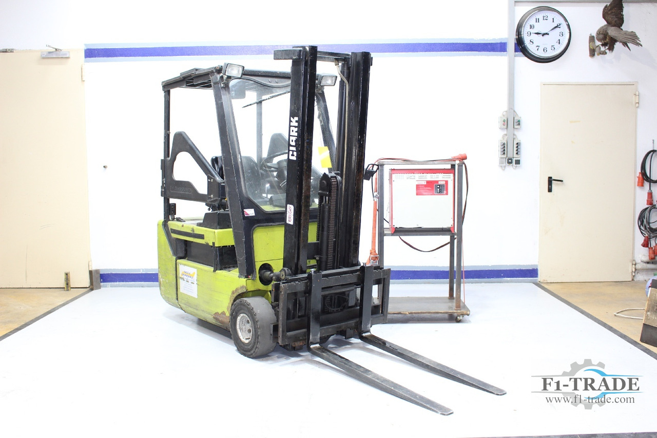 CLARK CTM 16 S - Empilhador elétrico: foto 1 CLARK CTM 16 S - Empilhador elétrico: foto 1